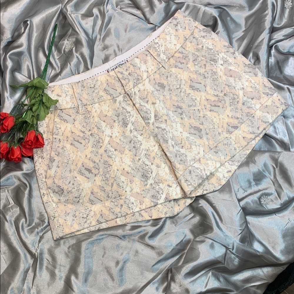 🌹Dear John Hampton Comfort Short • White / Cream Snake Patterned - EUC